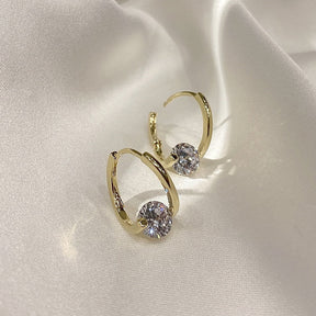 Boucle d'oreille Anneau Doré Point de Lumière / Le Bijou de la Femme Moderne et Élégante